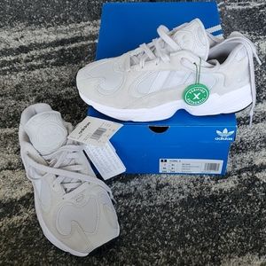 Athletic/lifestyle shoes